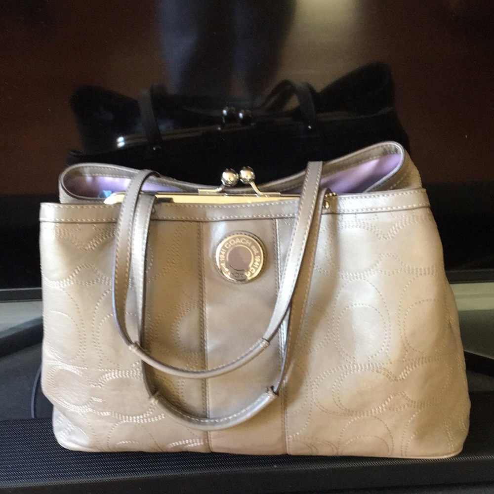 Coach purse/leather shoulder bag